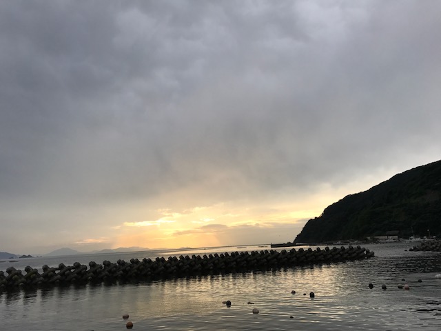 港の夕暮れ